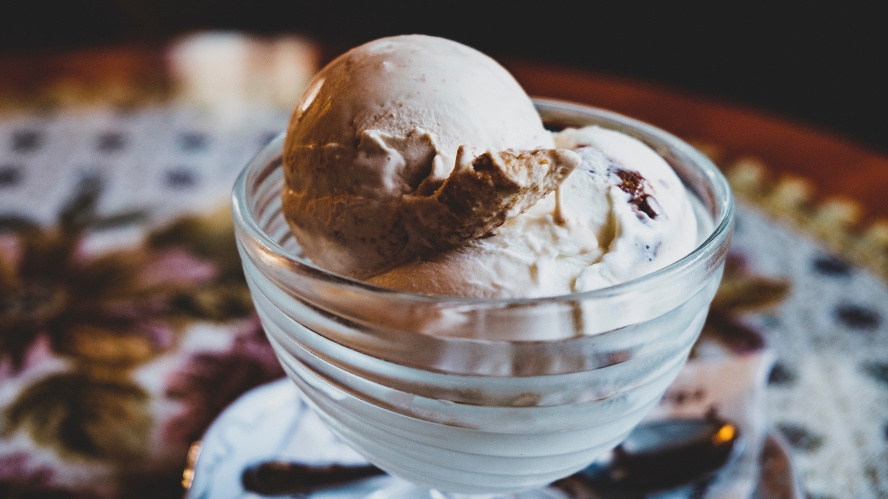 2 scoops of ice cream in a glass bowl